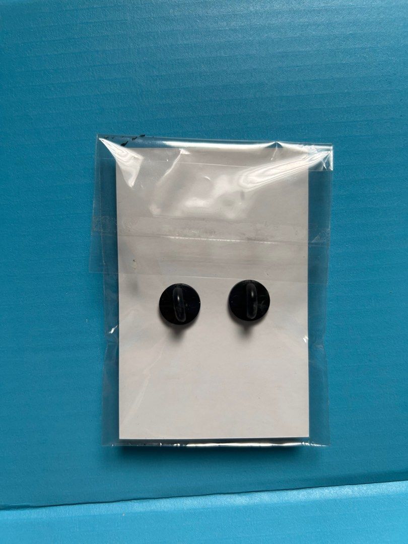 Visar Society Pebol Pin (Category: Vintage Collectibles) located in Makati City. Submitted by hannahsstufff (Listing ID 1414070024, Image 2). Description: Visar Society Pebol Pin Official merchandise Metal with rubber locks .