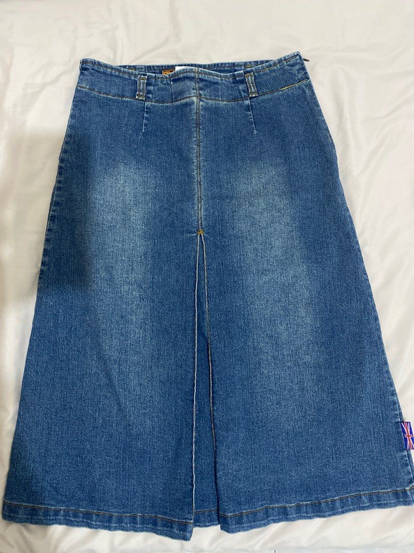 X-TM Jeans Denim Skirt (Category: Skirts) located in San Fernando. Submitted by miso.ph (Listing ID 1414093701, Image 1). Description: - Classic design with front slit - Medium wash - Midi length - Zipper closure - Features pockets - Fabric: 95% cotton, 5% spandex - Waist: 28 inches - Length: 24 inches #denim #skirt #midiskirt #mediumwash #A line.