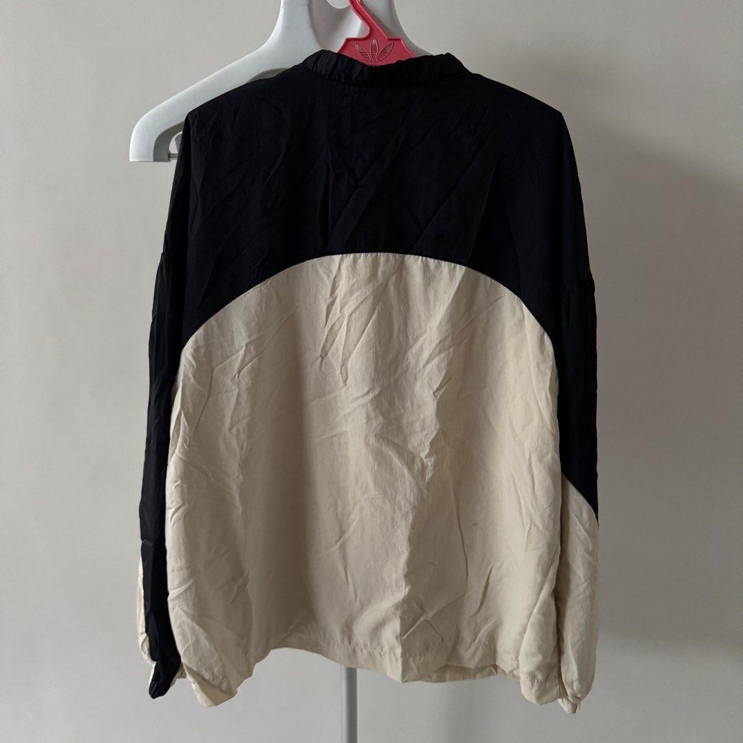 Zara Oversized Colorblock Jacket (Category: Coats, Jackets and Outerwear) located in Manila. Submitted by declutterzoneee (Listing ID 1414105082, Image 3). Description: - Zara TRF colorblock jacket - Color: Black and beige - Size: XS-M (oversized) - Features: Zip-up front, two front pockets, stand-up collar.
