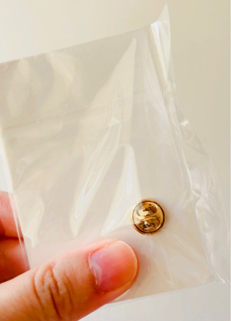 獨家💝限量現貨💮祝福文字御守襟章 平安 健康 快樂 成功 賀年裝飾 和風 招財貓公仔 風車 新年飾物 開運飾物 手作飾物 學業御守 戀愛御守 健康御守 家居佈置裝飾 新年佈置 風水生肖 新年禮物 賀年禮品 珍藏收藏品 LUCKY NEW YEAR ACCESSORY CHINESE STYLE LUNAR LUCKY CHARM NEW YEAR DECORATIONS GIFT （分類：文具及工藝 - 手作）位於 Hong Kong。 由 swroom 提交（商品編號 1414356209，圖片 3）。簡介： 💖$48 個，$90 兩個，全新 🎁節日銷情迅速請早訂購，售完即止‼️ 🛍更多卡通精品玩具FOLLOW US ： carousell.com/swroom 📥INBOX 購買請提供以下資料 ： ▫️付款方式 : PAYME / FPS / ALIPAYHK ▫️郵寄方式： 📮 $5 up 本地平郵 ( 一般情況 2-3 工作天寄出 ) 📦 SF順豐到付 ( 一般情