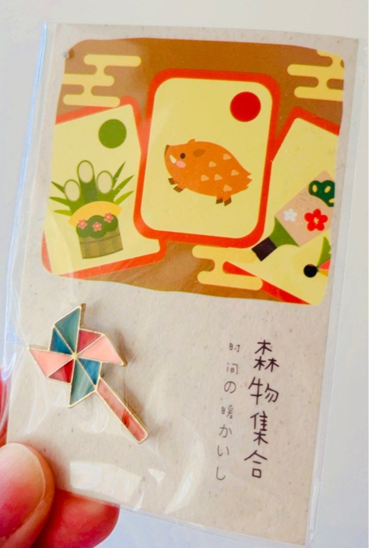 獨家💝限量現貨💮祝福文字御守襟章 平安 健康 快樂 成功 賀年裝飾 和風 招財貓公仔 風車 新年飾物 開運飾物 手作飾物 學業御守 戀愛御守 健康御守 家居佈置裝飾 新年佈置 風水生肖 新年禮物 賀年禮品 珍藏收藏品 LUCKY NEW YEAR ACCESSORY CHINESE STYLE LUNAR LUCKY CHARM NEW YEAR DECORATIONS GIFT （分類：文具及工藝 - 手作）位於 Hong Kong。 由 swroom 提交（商品編號 1414356209，圖片 2）。簡介： 💖$48 個，$90 兩個，全新 🎁節日銷情迅速請早訂購，售完即止‼️ 🛍更多卡通精品玩具FOLLOW US ： carousell.com/swroom 📥INBOX 購買請提供以下資料 ： ▫️付款方式 : PAYME / FPS / ALIPAYHK ▫️郵寄方式： 📮 $5 up 本地平郵 ( 一般情況 2-3 工作天寄出 ) 📦 SF順豐到付 ( 一般情