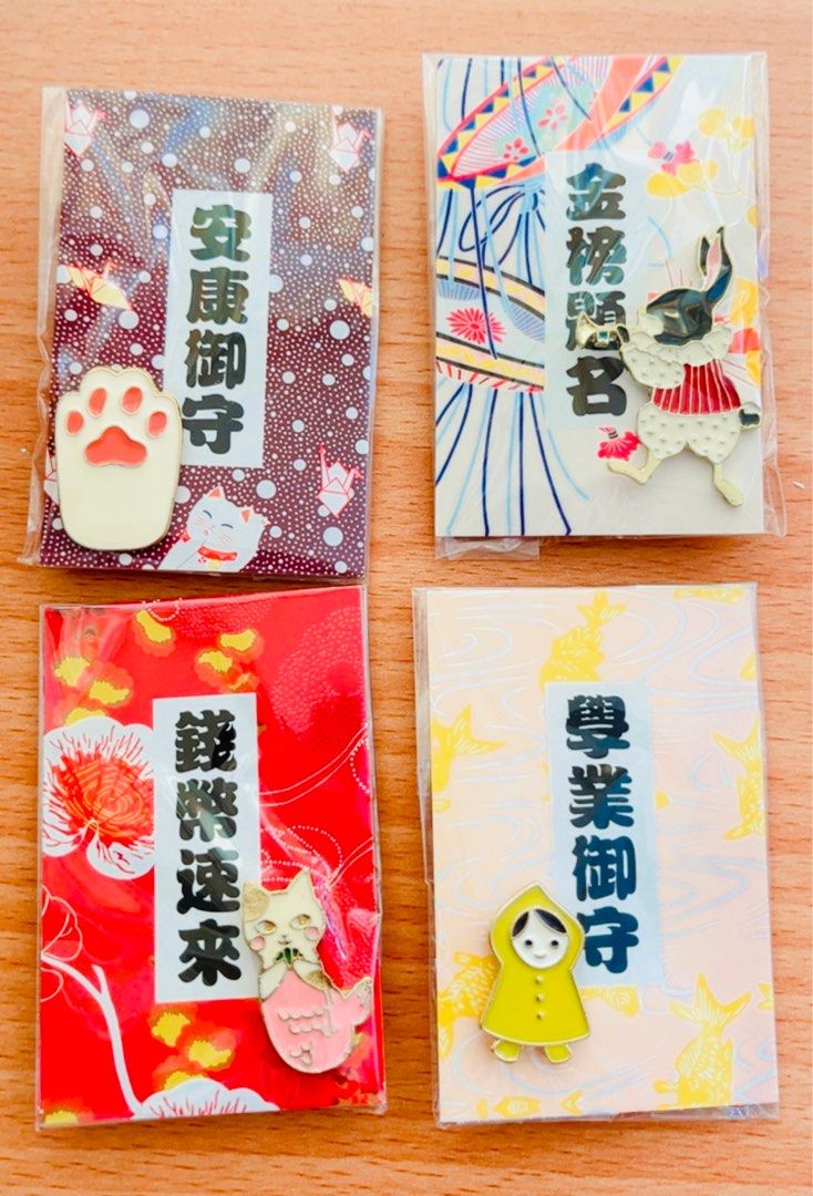 獨家💝限量現貨💮開運祝福御守襟章 🐰兔仔公仔 🐱貓仔公仔 賀年裝飾 和風 新年飾物 開運飾物 手作飾物 學業御守 戀愛御守 健康御守 家居佈置裝飾 新年佈置 風水生肖 新年禮物 賀年禮品 珍藏收藏品 LUCKY NEW YEAR ACCESSORY CHINESE STYLE LUNAR LUCKY CHARM NEW YEAR DECORATIONS GIFT （分類：其他飾物）位於 Hong Kong。 由 swroom 提交（商品編號 1414338056，圖片 1）。簡介： 💖$50個，$90 兩個，全新 🎁節日銷情迅速請早訂購，售完即止‼️ 🛍更多卡通精品玩具FOLLOW US ： carousell.com/swroom 📥INBOX 購買請提供以下資料 ： ▫️付款方式 : PAYME / FPS / ALIPAYHK ▫️郵寄方式： 📮 $5 up 本地平郵 ( 一般情況 2-3 工作天寄出 ) 📦 SF順豐到付 ( 一般情況 1-2 工作天寄出 ) 