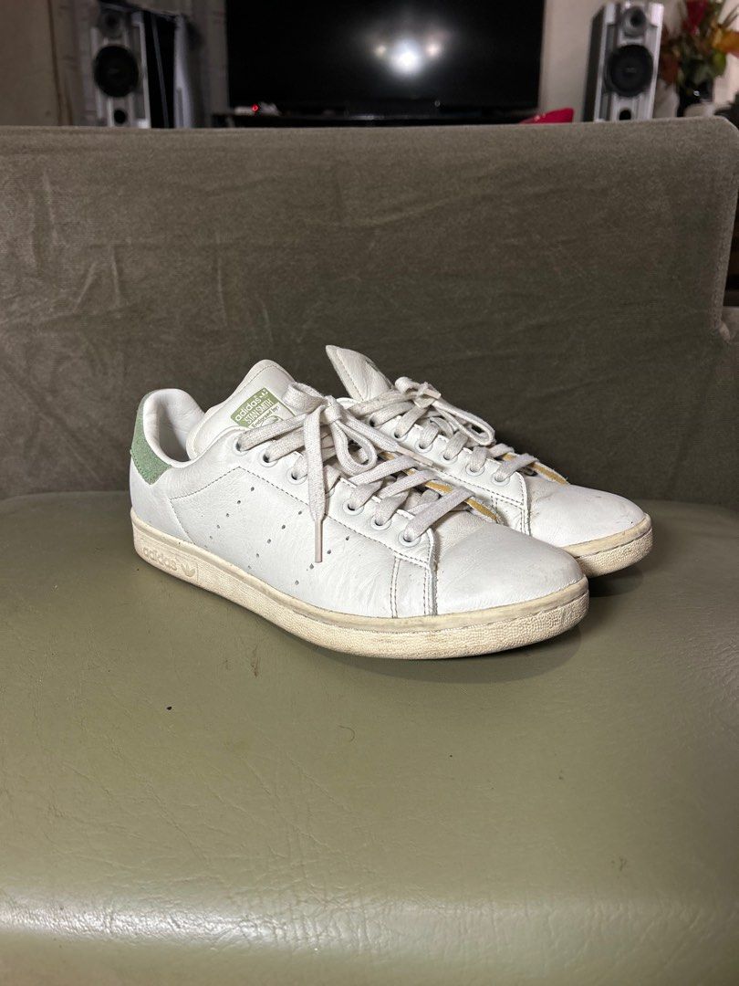 Adidas Stan Smith White Green Sneakers (Category: Sneakers) located in Manila. Submitted by eyyyms (Listing ID 1414304665, Image 1). Description: Adidas Stan Smith Size: US 8 / UK 7.5 / FR 41.5 Condition: Well Used Location: Makati City No Box FREE SHIPPING (within Metro Manila).