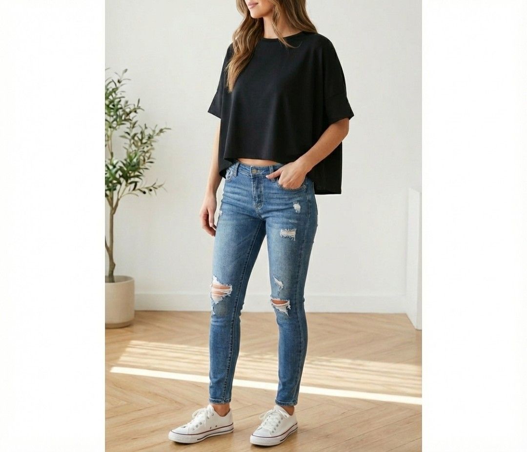 American Holic Oversized TShirt Blouse -Large #2005 (Category: Shirts) located in Santa Cruz. Submitted by gie_thrift_shop (Listing ID 1414274544, Image 2). Description: 🩷American Holic Oversized TShirt Blouse 🩷Color:Black 🩷Size:Large on tag 🟤Measurements:Tape measure (in) 📏Pit to Pit :29inches 📏Length:22inches 🔵New w/o tag ❤️Preloved bought in Japan -unused 🧺Need Wash Kindly check photos for actual condition 💕 Low offers kindly pass but