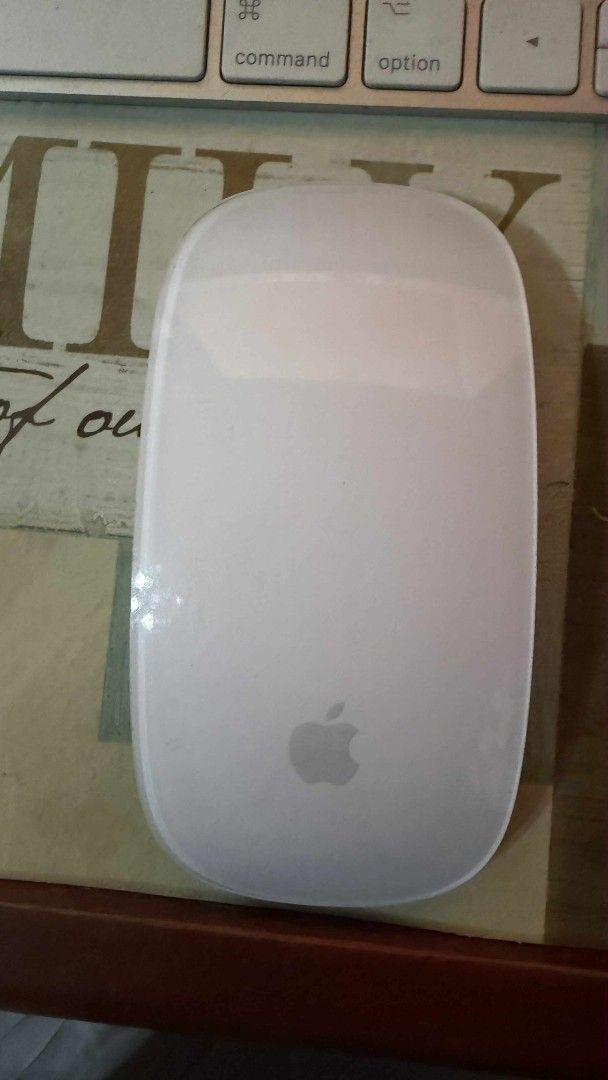 Apple iMac 21.5 -inch (2020) with Accessories (Category: Desktops) located in Cavite. Submitted by kiwi870510 (Listing ID 1414321560, Image 3). Description: Apple iMac 27-inch (2020) with Retina 5K display. Includes an Apple Magic Mouse and Apple keyboard. It has an Intel Core i5 processor, 8GB RAM, and a 256GB SSD. The operating system is macOS Ventura 13.7.8. The iMac has a 27-inch display with a resolution of 5120x2880..