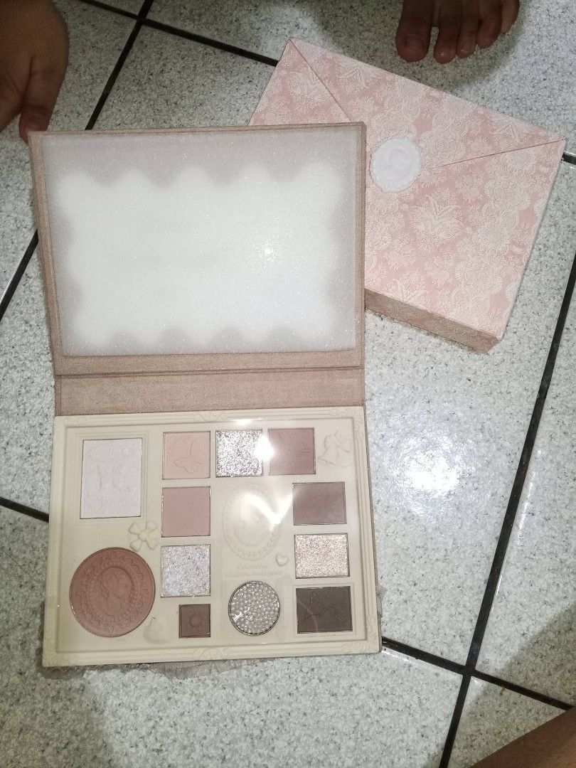 Authentic colorrose makeup palette (Category: Makeup) located in Pasig City. Submitted by jessentials (Listing ID 1414269212, Image 2). Description: .