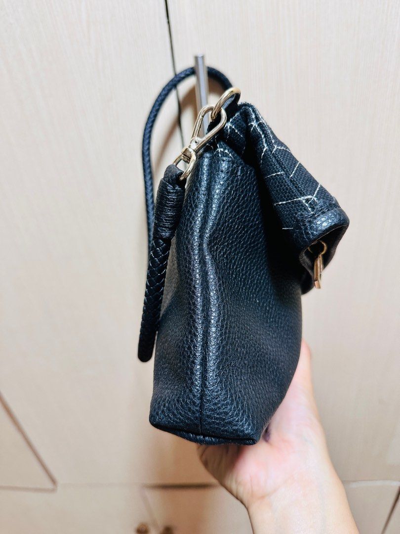 Bruno Magli italy (Category: Cross-body Bags) located in Tarlac. Submitted by mfm_collections (Listing ID 1414262685, Image 3). Description: .