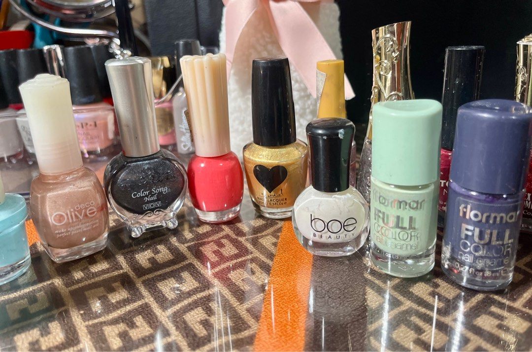 Bundle korea nail polish (Category: Hands & Nails) located in Angeles City. Submitted by ritenianstuff (Listing ID 1414306281, Image 3). Description: De clutter lng po Bago pa po mga flormar once lng ngamit Lp posted with freebie p Add sf 55 GCash payment .