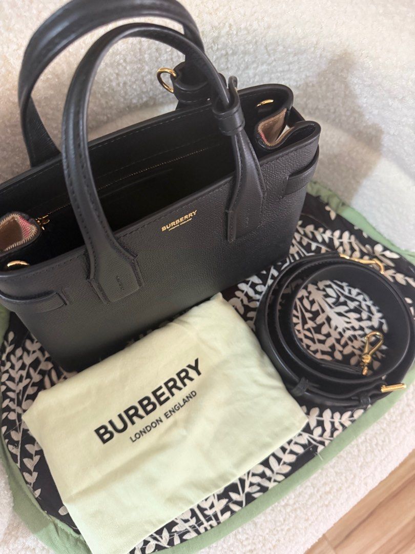 BURBERRY BANNER BAG (Category: Luxury Bags & Wallets) located in Cotabato. Submitted by muffinsfabfinds (Listing ID 1414355745, Image 2). Description: with extra thick strap and dustbag.