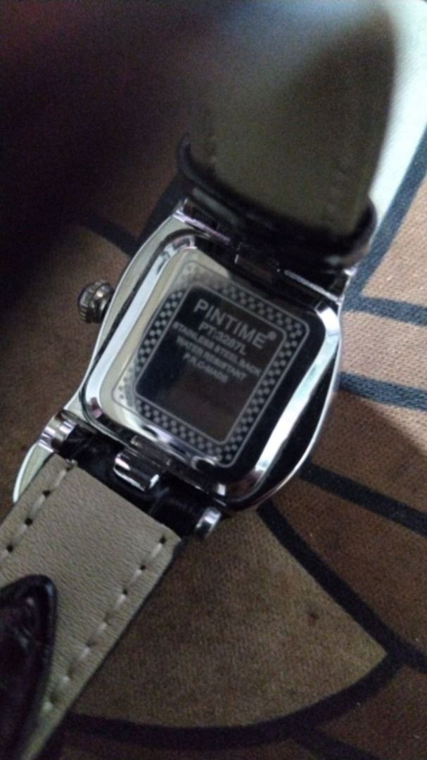 Cartier Crash Alternative (Category: Men's Watches) located in Quezon City. Submitted by efrancisco21121 (Listing ID 1414403678, Image 3). Description: - PINTIME PT:3287L - Silver case and black leather strap - Stainless steel back - Includes original box and warranty card - Water resistant.