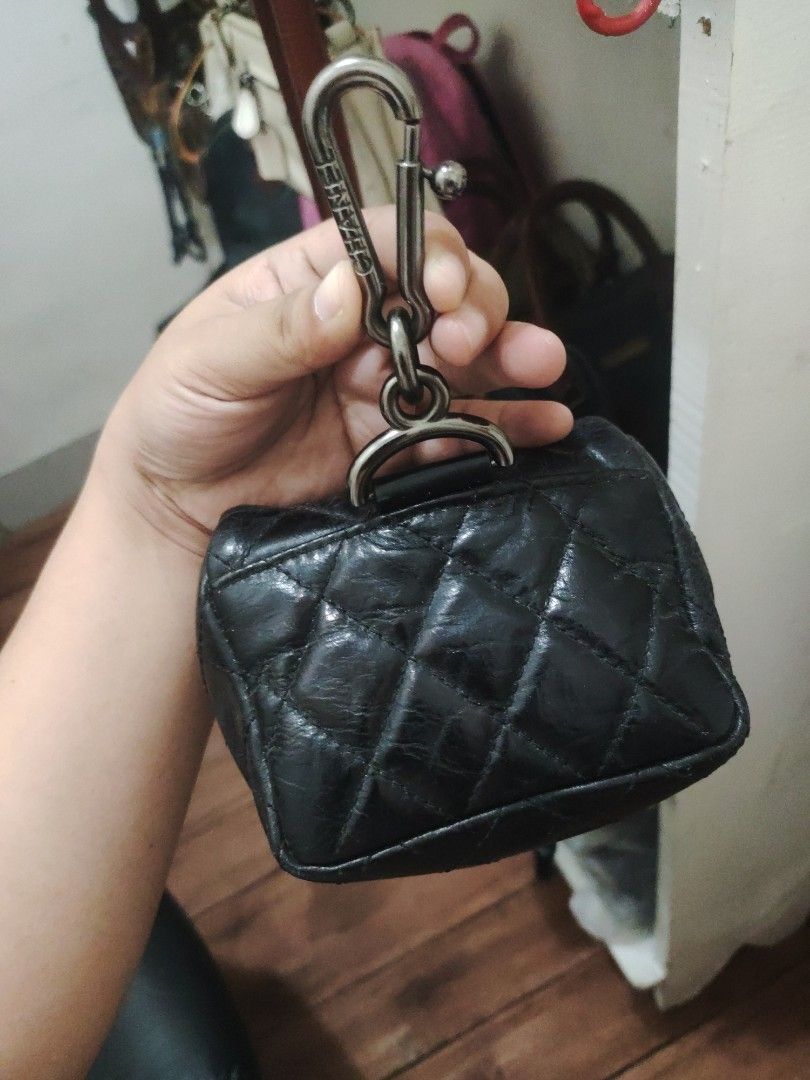 Chanel (Category: Luxury Bags & Wallets) located in Zamboanga. Submitted by Clairey03 (Listing ID 1414429223, Image 3). Description: auth. but missing tags pa second opinion nyu nalang.