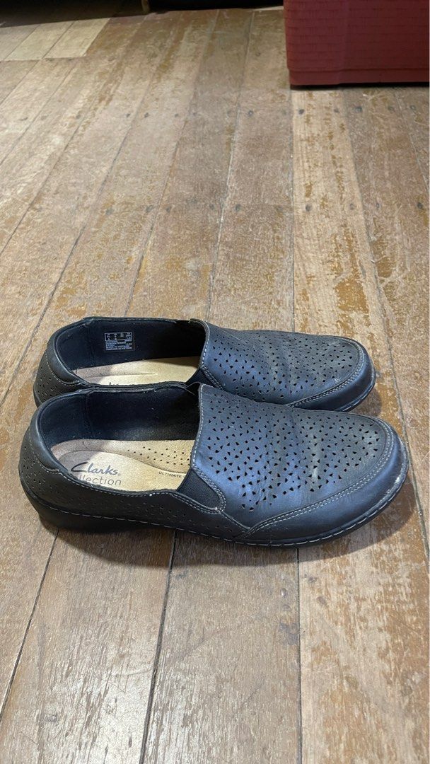 Clarks Collection Black Slip-on Shoes (Category: Loafers) located in Quezon City. Submitted by pennythot (Listing ID 1414287269, Image 1). Description: - Clarks Collection black slip-on shoes - Perfect for office wear - Size: UK 6.5, US 9, EUR 40 - Signs of wear present Each pair is PHP 1000 (price negotiable) RFS: Unloading.