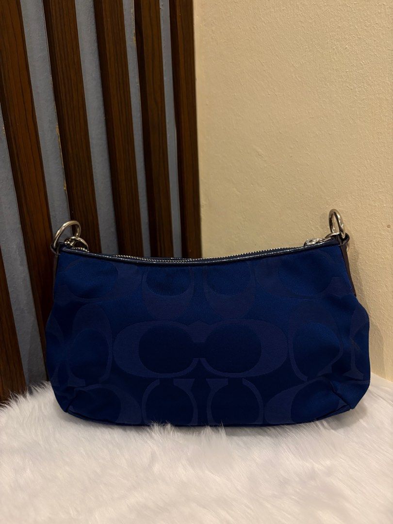 Coach Demi Stripe Kili Bag (Category: Luxury Bags & Wallets) located in San Fernando. Submitted by srhgrc (Listing ID 1414351378, Image 3). Description: -slightly negotiable -rank A-SA condition -like new condition -no foul smell friendly reminder kasi hindi po biro ang magbenta 😭: please pag nag inquire po kayo and ang daming question sa seller pag pass po kayo, sabihin niyo, hindi yung ise-seen niyo lang yung seller na binigay po lahat ng need