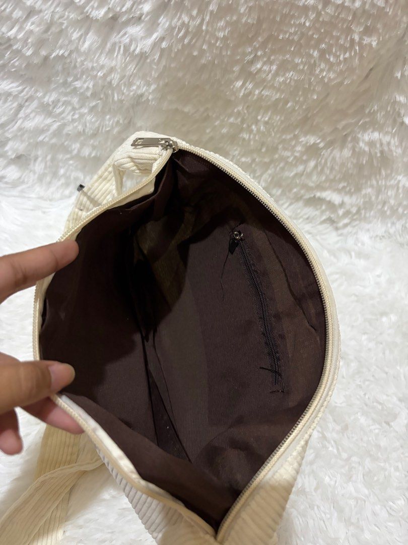 Cream Corduroy Shoulder Bag (Category: Shoulder Bags) located in Calamba. Submitted by jjongtoram (Listing ID 1414339090, Image 2). Description: Never been used MOP: Gcash MOD: Flash, SDD, or Meet-up @ SM Calamba.