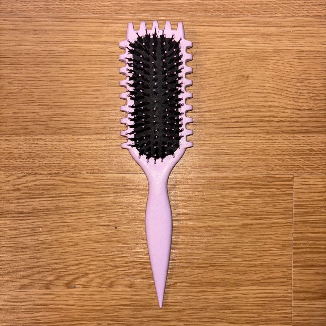 Curl-Defining & Detangling Brush | Bounce Curl Define Styling Brush (Category: Hair) located in Manila. Submitted by capawass (Listing ID 1414400386, Image 1). Description: Selling a Bounce Curl Define Styling Brush, designed to help detangle, shape, and define curls. Popular for curly and wavy hair routines to enhance curl definition and reduce frizz. Condition: - Good condition - Only used 1-2 times Reason for selling: Realized that I don’t hav