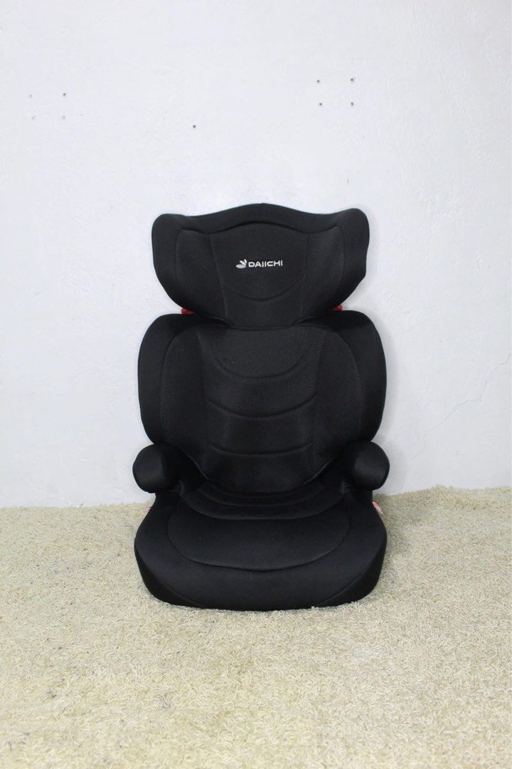 DAIICHI Junior Seat INNOFIX (Category: Car Seats) located in San Fernando. Submitted by juls.japan.surplus (Listing ID 1414413276, Image 1). Description: DAIICHI Junior Seat INNOFIX High-back junior car seat for children 15–36 kg (approx. 3–12 years). ISOFIX installation, adjustable headrest, side-impact protection and can also be used with a 3-point seatbelt. Designed to meet European safety standards 2,000 pesos only.