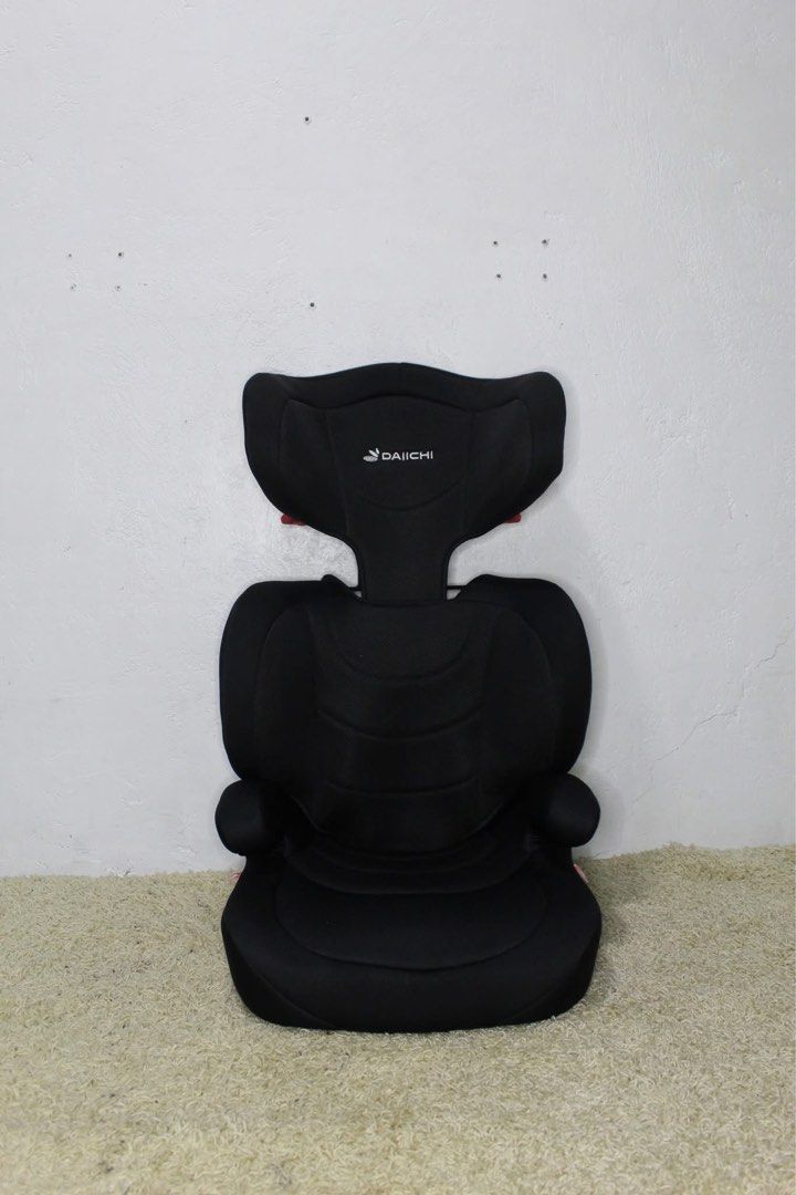 DAIICHI Junior Seat INNOFIX (Category: Car Seats) located in San Fernando. Submitted by juls.japan.surplus (Listing ID 1414413276, Image 2). Description: DAIICHI Junior Seat INNOFIX High-back junior car seat for children 15–36 kg (approx. 3–12 years). ISOFIX installation, adjustable headrest, side-impact protection and can also be used with a 3-point seatbelt. Designed to meet European safety standards 2,000 pesos only.