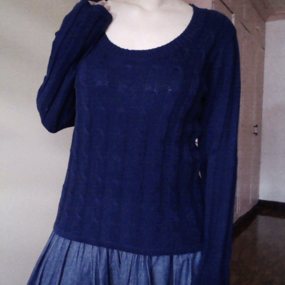 dark navy blue cable knit sweater round neckline (Category: Longsleeves) located in Manila. Submitted by avie.declutters (Listing ID 1414267155, Image 2). Description: .ᐟ Kindly look through ALL photos carefully before sending an offer .ᐟ Inquiries will only be entertained if regarding size, flaws, or RFS ✦ payment: GCash, bank transfer (NO COD) ✦ delivery: J&T, Lalamove (same-day delivery) ✦ meet-ups: not available ⧽ Accepted offers are given 24