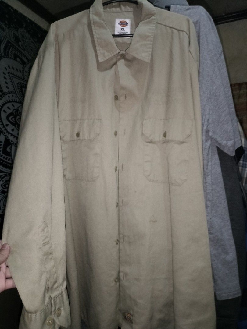 Dickies XL Long Sleeve Shirt (Category: Tshirts & Polo Shirts ) located in Manila. Submitted by kenjiryu (Listing ID 1414378541, Image 3). Description: - Dickies long sleeve shirt - Size: XL - Color: Light Tan - Features: Button-down front, two chest pockets, buttoned cuffs - Material: 65% polyester, 35% cotton - Made in Honduras nasa pic yung issue ng item.