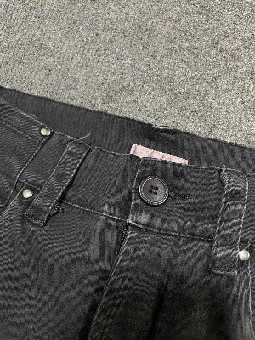 Dior vintage pants (Category: Luxury Apparel) located in Iligan City. Submitted by lovelysism (Listing ID 1414331636, Image 2). Description: Dior pants vintage No issue Good condition Dimes 30 waistline 36 lenght .