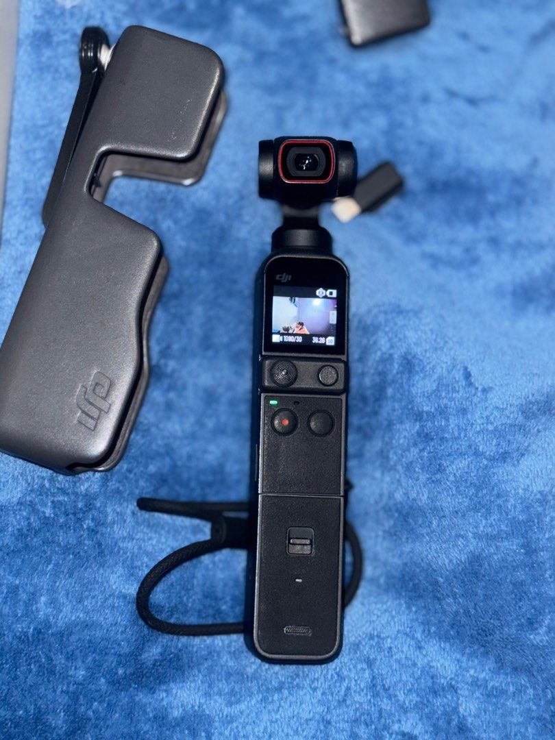 DJI Pocket 2 Creator Combo (Category: Cameras) located in Quezon City. Submitted by kikay_kit (Listing ID 1414383331, Image 1). Description: hindi na gagamit naka tambak lang .
