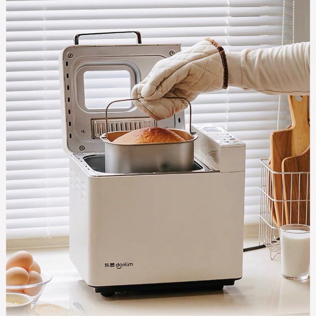 Donlim Bread Maker Bread machine Automatic with 25 Programs (Category: Breadmakers) located in Singapore. Submitted by ninejey (Listing ID 1414414583, Image 1). Description: - Donlim bread maker with 25 preset programs. - Automatic nut dispenser. - Digital display for easy operation. - Bake fresh bread with ease. - more functions to explore: yogurt, floss, flour mixer and so on.