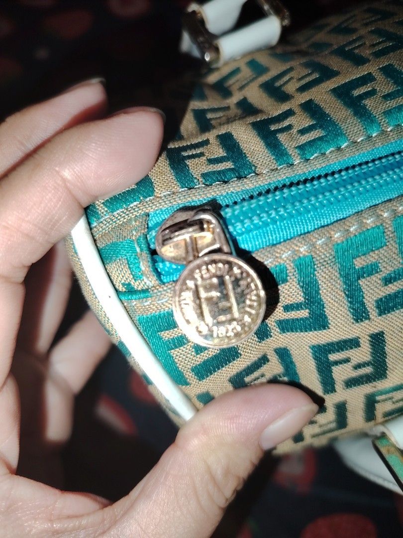 Fendi (Category: Luxury Bags & Wallets) located in Bulacan. Submitted by jhefkheelo02163 (Listing ID 1414253016, Image 3). Description: Fendi doctors bag Supernice in actual 850 only Kasya long wallet .