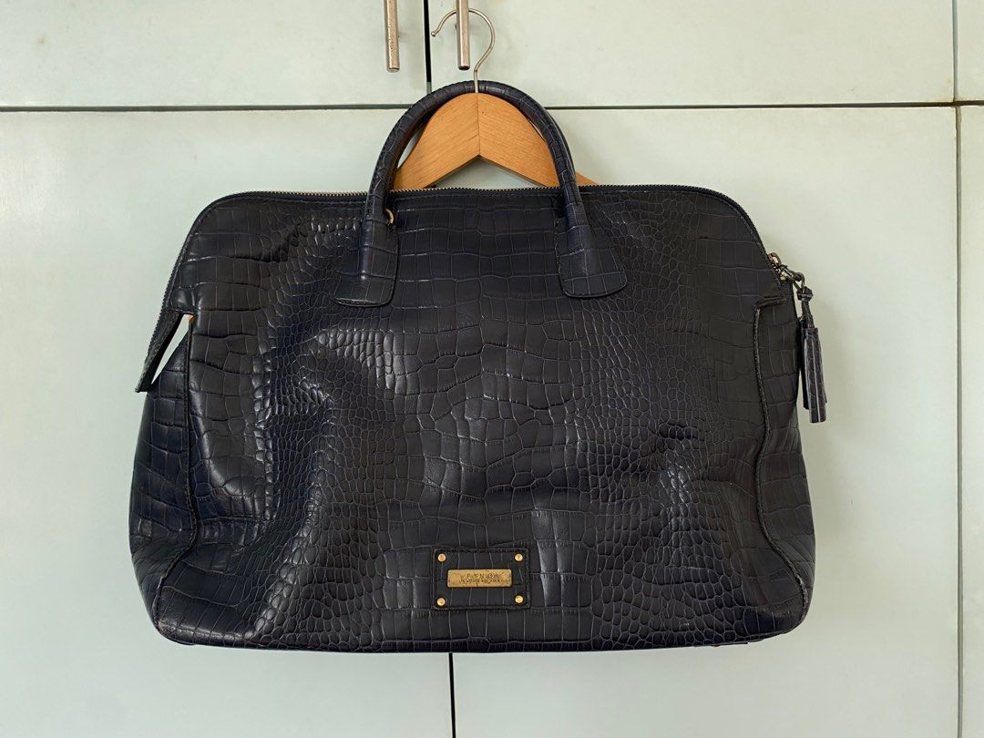 Fino Blue Croc Leather Handbag (Category: Tote Bags) located in Marikina City. Submitted by _chiaseeds (Listing ID 1414331955, Image 2). Description: - Dark blue - Dual top handles - Zip closure - Includes a detachable shoulder strap - Rfs: decluttering.
