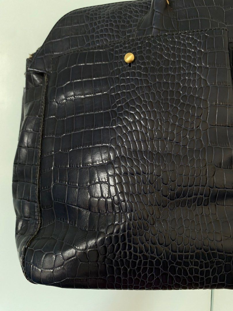 Fino Blue Croc Leather Handbag (Category: Tote Bags) located in Marikina City. Submitted by _chiaseeds (Listing ID 1414331955, Image 3). Description: - Dark blue - Dual top handles - Zip closure - Includes a detachable shoulder strap - Rfs: decluttering.