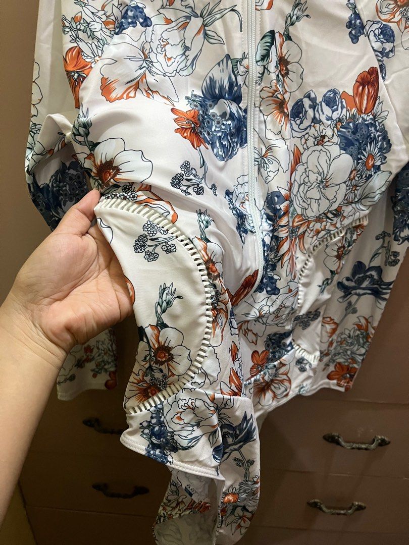 Floral Print Long Sleeve Swimsuit (Category: Bikinis & Swimsuits) located in Davao. Submitted by kddgh (Listing ID 1414432606, Image 2). Description: Bnew and never worn bc it doesn't fit me..
