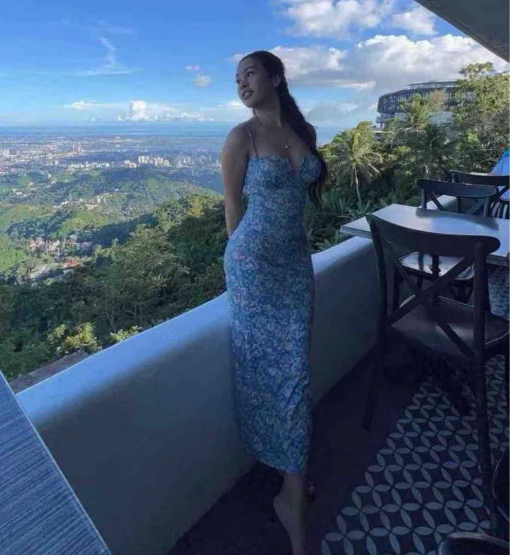 Floral Print Maxi Dress (Category: Dresses) located in Valenzuela. Submitted by lokithepug (Listing ID 1414381005, Image 3). Description: - Floral print maxi dress - Sweetheart neckline - Spaghetti straps - Open back design - Lightweight fabric - Ideal for warm weather - padded.