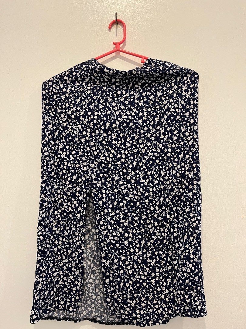Floral Print Skirt (Category: Skirts) located in Antipolo. Submitted by _gellavctrn (Listing ID 1414317733, Image 1). Description: - Navy blue skirt with white floral pattern - High-waisted design - Features a front slit - Made from lightweight fabric - Ideal for warm weather - Can be dressed up or down.