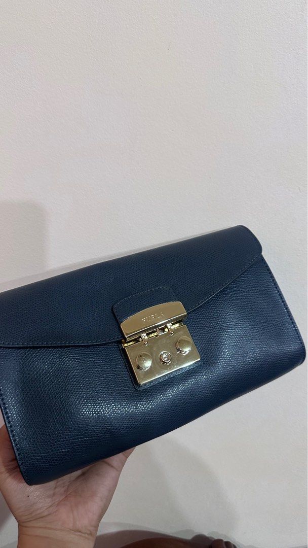 Furla Metropolis Shoulder Bag (Category: Luxury Bags & Wallets) located in Makati City. Submitted by alpacaborahae (Listing ID 1414317210, Image 1). Description: - Furla Metropolis shoulder bag - Color: Navy blue - Gold-tone clasp closure - Detachable shoulder strap - Multiple interior compartments - Includes chain strap and leather strap - Crossbody style.