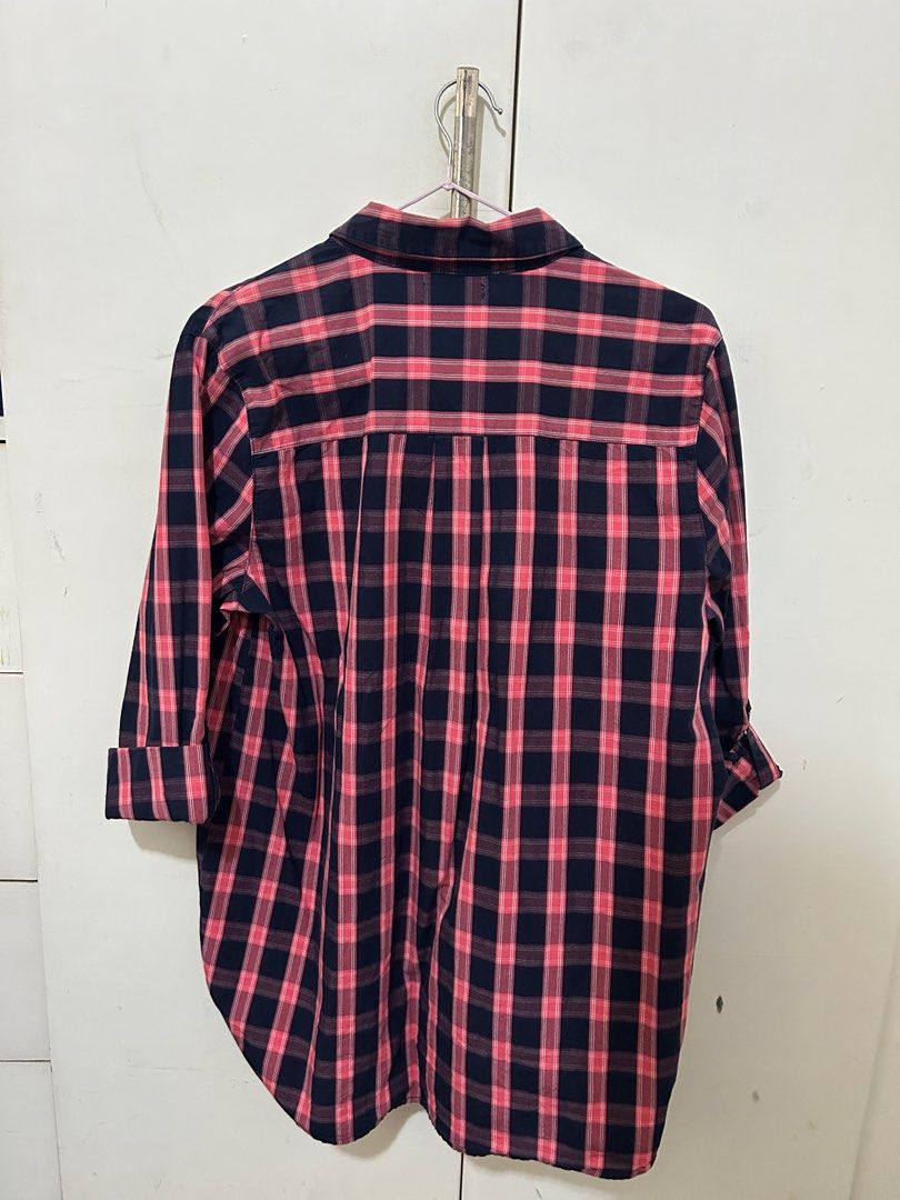 GAP Plaid Longsleeves (Category: Longsleeves) located in Batangas. Submitted by dusclutter (Listing ID 1414303204, Image 3). Description: Barely used No issues/signs of usage RFS: decluttering, moving places Loc: Sto tomas, Batangas MOP: Gcash Shipping c/o buyer via J&T .