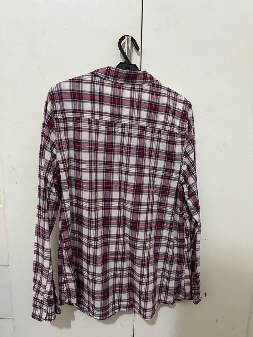 GAP Plaid Longsleeves (Category: Longsleeves) located in Batangas. Submitted by dusclutter (Listing ID 1414303371, Image 3). Description: Barely used No issues RFS: decluttering, moving places Loc: Sto tomas, Batangas MOP: Gcash Shipping c/o buyer via J&T .