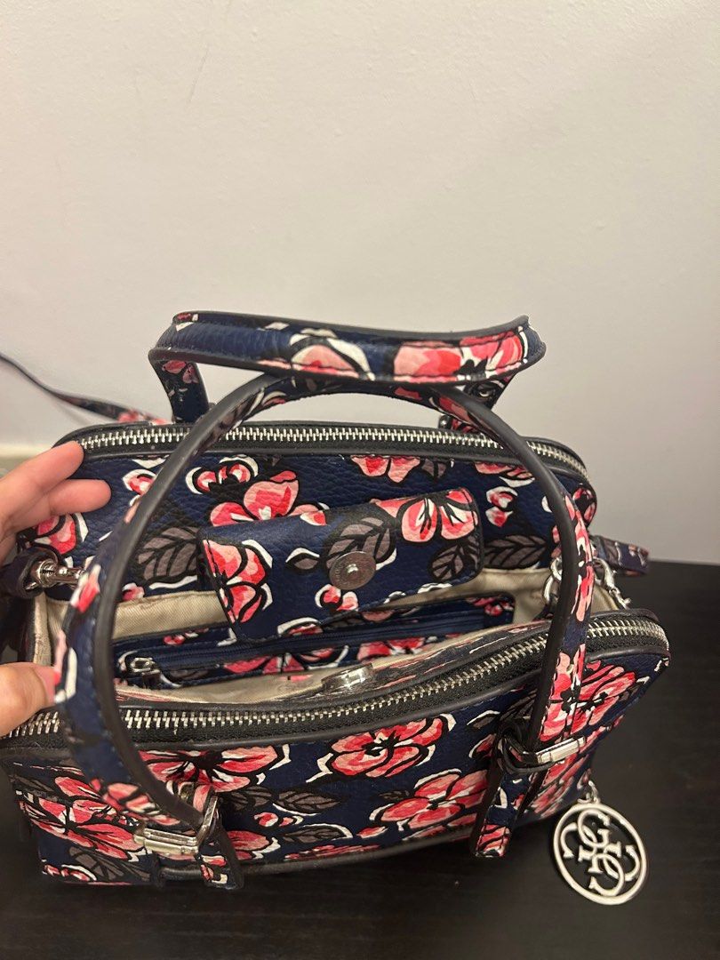 GUESS floral handbag authentic with detachable strap (Category: Shoulder Bags) located in Dasmarinas. Submitted by _beautifulthings_ (Listing ID 1414279987, Image 3). Description: 🌸 authentic 🌸 well-used 💐 needs cleaning 🌸 with detachable strap 🌸 many compartments.