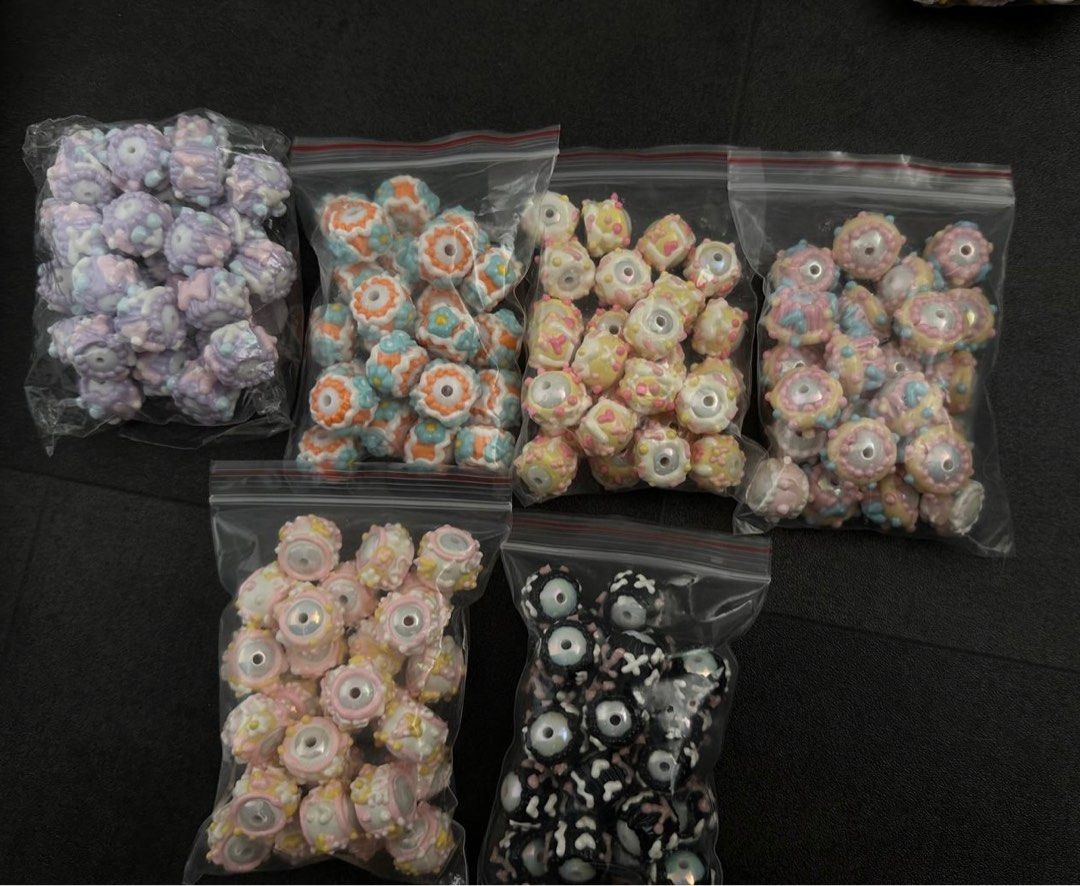Hand painted Beads - Assorted Designs (Category: Handmade Craft) located in Singapore. Submitted by pearl76 (Listing ID 1414374265, Image 3). Description: $3 per pack All for $30 Self collect .