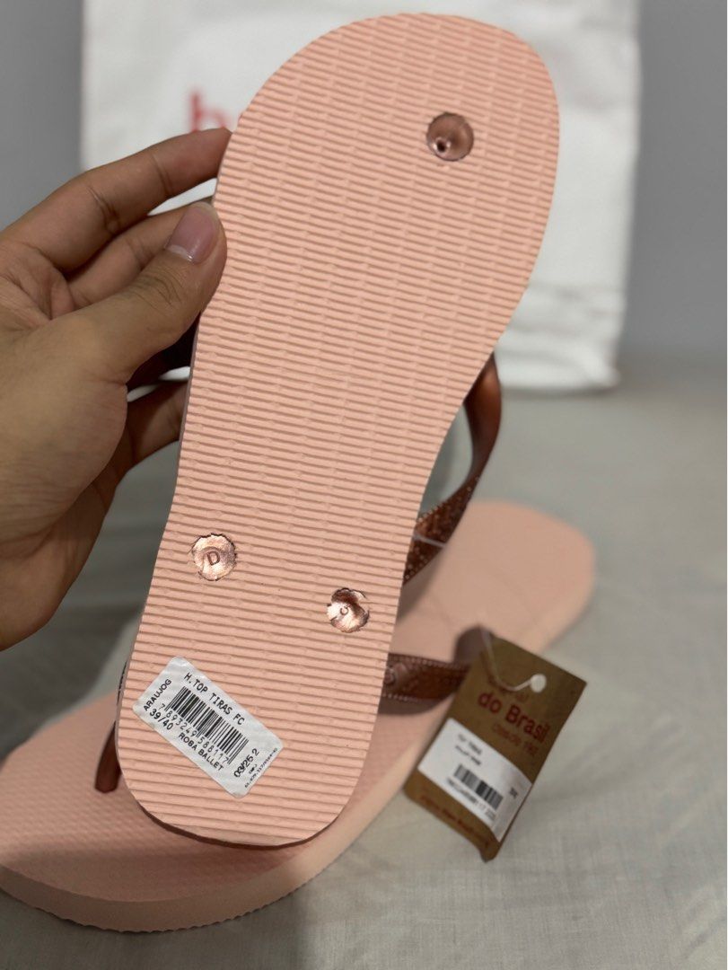 HAVAIANAS Top Flip Flops Ballet Rose (Category: Slippers and slides) located in Bulacan. Submitted by hilligna (Listing ID 1414288018, Image 3). Description: Brandnew Size 9 .