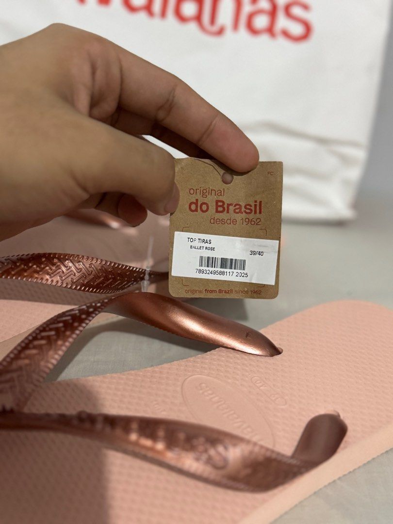 HAVAIANAS Top Flip Flops Ballet Rose (Category: Slippers and slides) located in Bulacan. Submitted by hilligna (Listing ID 1414288018, Image 2). Description: Brandnew Size 9 .