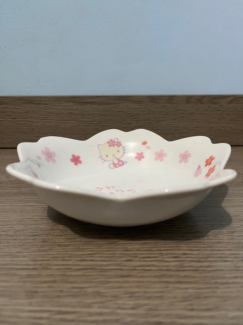Hello Kitty Trinket Dish Plate (Category: Other Kitchenware & Tableware) located in Paranaque City. Submitted by simonthecutecatboy (Listing ID 1414388485, Image 2). Description: -brand new -approx 6" D -no box -1pc only.