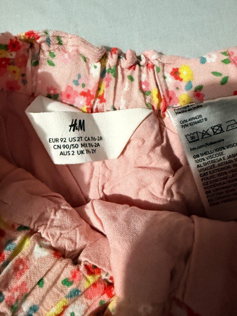 H&M Kids Skirt (Category: Babies & Kids Fashion) located in Las Pinas. Submitted by aubryan (Listing ID 1414303309, Image 3). Description: In excellent condition Size: 1 1/2-2y (fits til 3-4y).