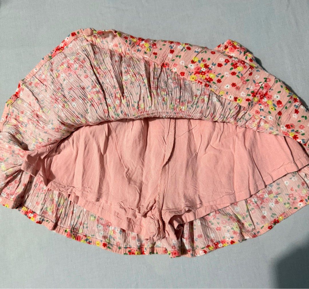 H&M Kids Skirt (Category: Babies & Kids Fashion) located in Las Pinas. Submitted by aubryan (Listing ID 1414303309, Image 2). Description: In excellent condition Size: 1 1/2-2y (fits til 3-4y).