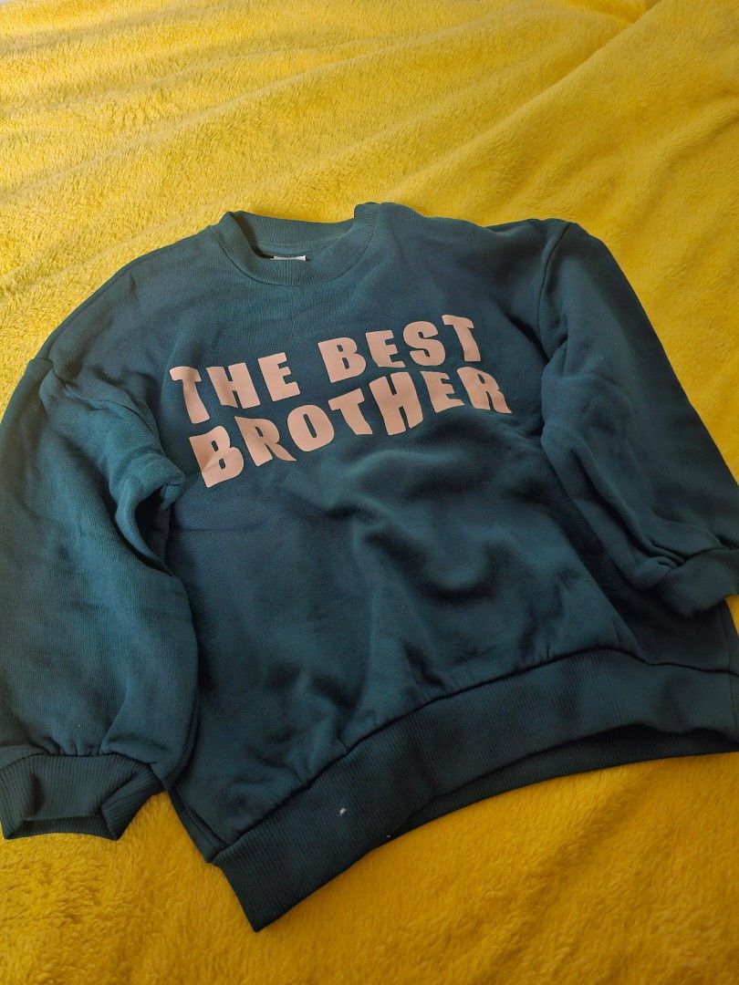 H&M The Best Brother Sweatshirt (Category: Babies & Kids Fashion) located in Manila. Submitted by kpayum (Listing ID 1414327639, Image 1). Description: - H&M cotton sweatshirt - Color: Dark green - Design: "THE BEST BROTHER" print - Features: Long sleeves, round neck - Size: 2-3Y/98 - Condition: brand new tagged was removed never been used.