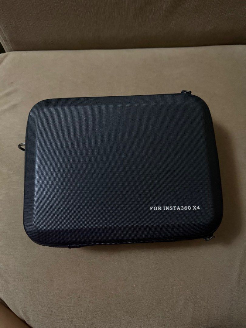 Insta360 X4 Carrying Case (Category: Camera Bags & Carriers) located in Marikina City. Submitted by gavs87884 (Listing ID 1414296382, Image 3). Description: Compatible with insta360 x4/x3 Shockproof Price nego With strap.
