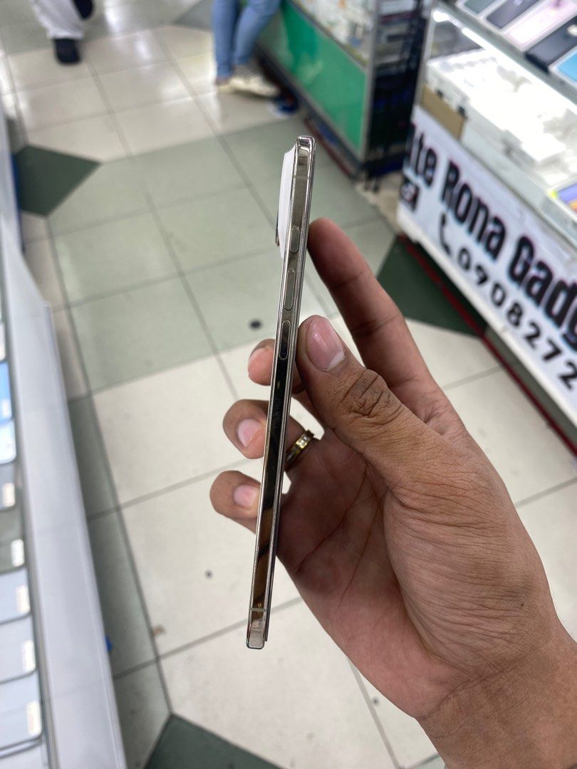 iPhone 17 Air e-sim 100%BH Openline Ntc Slightly Use Good as new (Category: iPhone Air Series) located in Manila. Submitted by benshop. (Listing ID 1414332039, Image 3). Description: FOR SALE | TRADE/SWAP BenShop Price :54,490 php ▫️On hand: iPhone 17 Air ▫️256 ▫️Openline/Factory unlocked ( E-SIM ) ▫️Cloud White ▫️100% Batt health ▫️Hong Kong variant ntc INCLUSIONS & FREEBIES: *CHARGER SET *CLEAR CASE *TEMPERED GLASS MODE OF TRANSACTION: ▫️ STORE