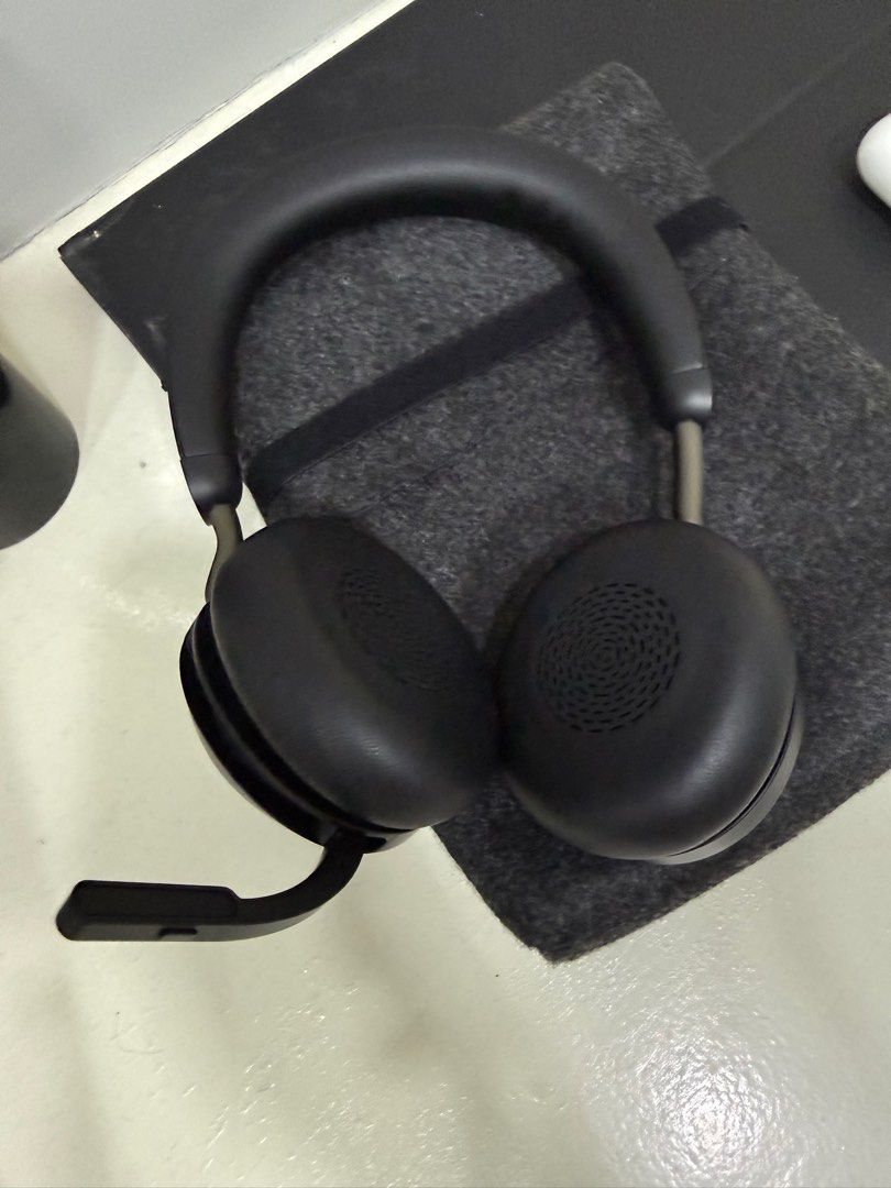 Jabra Evolve2 75 Wireless Headphones (Category: Headphones & Headsets) located in Quezon City. Submitted by xtian000000003 (Listing ID 1414405592, Image 2). Description: - Jabra Evolve2 85 Wireless Headphones - Color: Black - Features a built-in microphone - Includes a carrying bag - Circular earcup design - Padded headband for comfort Used for 1 week. No box. RFS: I prefer my over ear Sony’s. Meet Up: SM North, Cubao, Clark Pampanga.