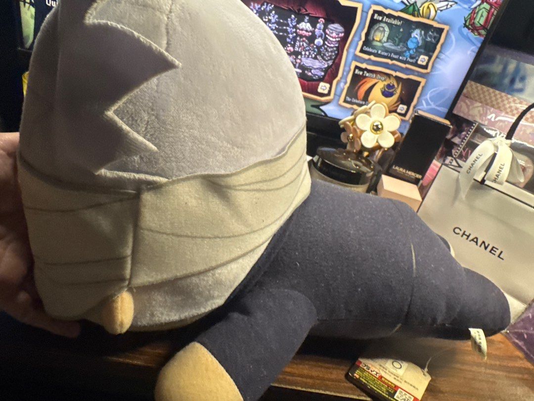 Jujutsu Kaisen Gojo Satoru Plush (Category: Plushies & Soft Toys) located in Las Pinas. Submitted by nekomeow22 (Listing ID 1414381043, Image 1). Description: - Original tag attached. - Perfect for Jujutsu Kaisen fans and collectors..