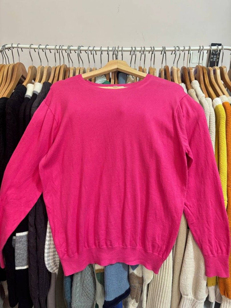 KNITWARE BASIC (Category: Other Tops) located in Kuala Lumpur. Submitted by BungaCinta (Listing ID 1414289536, Image 1). Description: Pit 22 labuh 26 Kain basic Colour Hotpink On tag XL tp boleh pakai smpai M RM18.