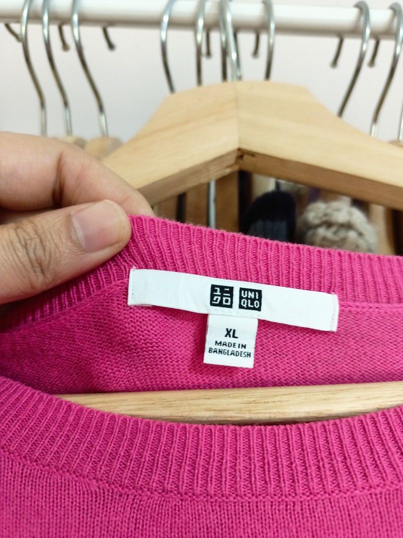 KNITWARE BASIC (Category: Other Tops) located in Kuala Lumpur. Submitted by BungaCinta (Listing ID 1414289536, Image 2). Description: Pit 22 labuh 26 Kain basic Colour Hotpink On tag XL tp boleh pakai smpai M RM18.