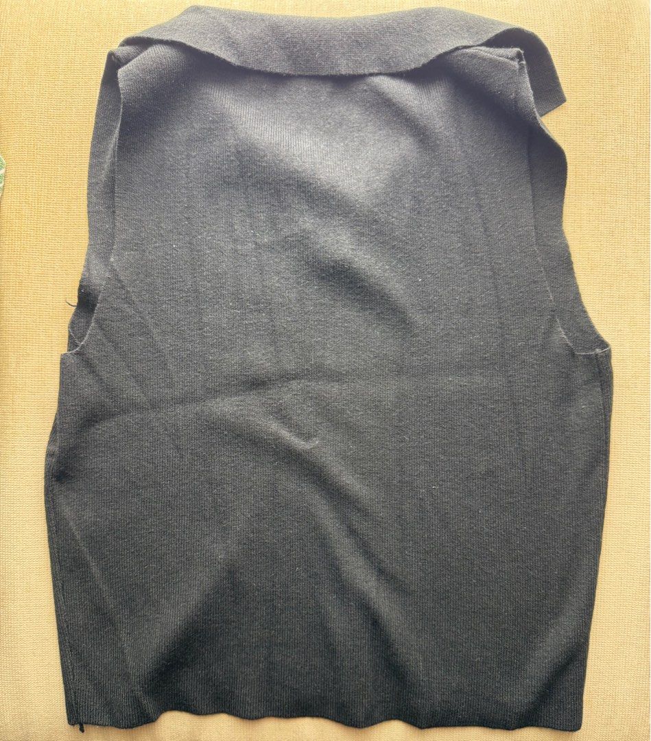 Mama Botanika black sleeveless knit top (Category: Sleeveless) located in Bacoor. Submitted by mlgon1 (Listing ID 1414333009, Image 2). Description: Shoulder Width - 10in Armhole - 15in Bust - 28 to 38in (Stretchable) Length - 17in.
